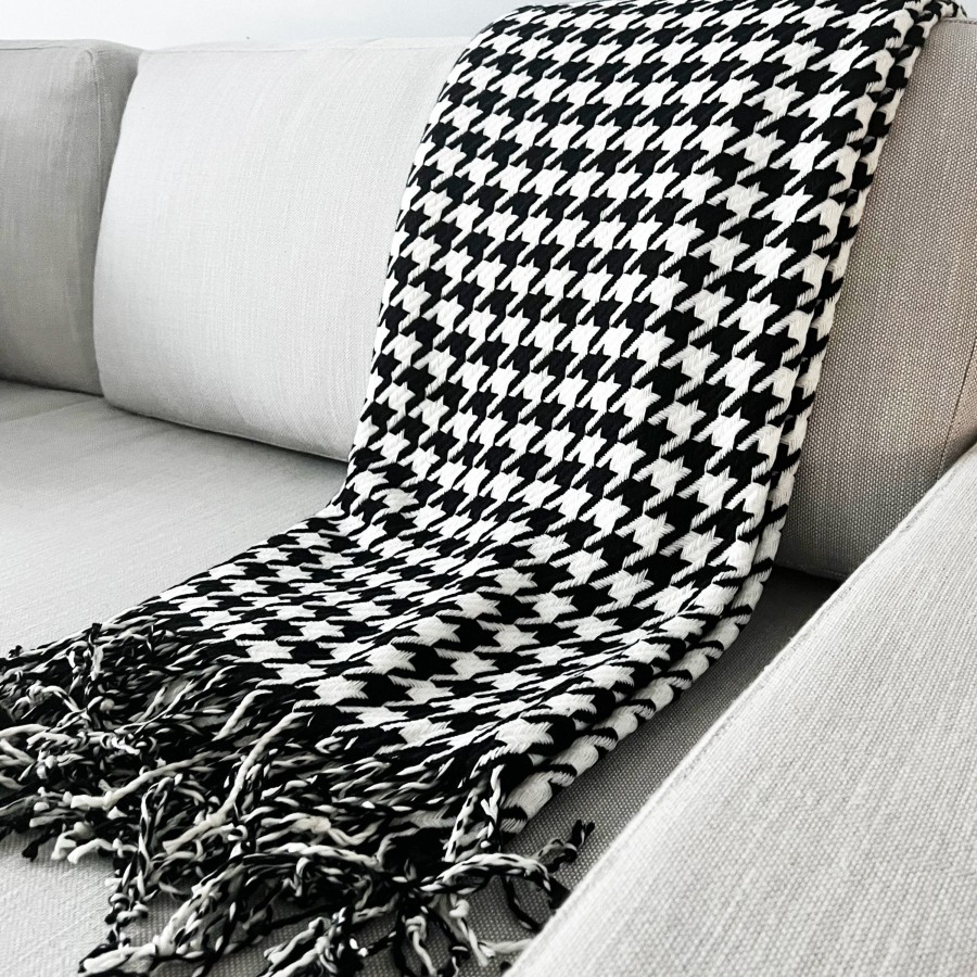 Pillows & Blankets Tea + Linen | Houndstooth Throw Blanket