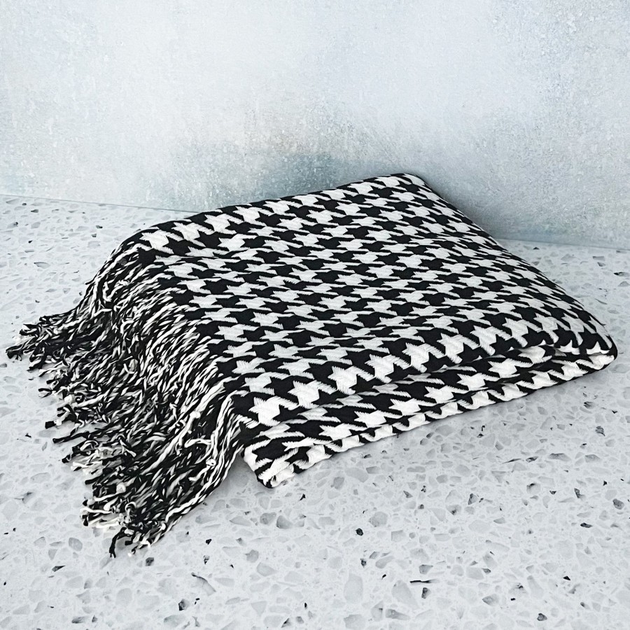 Pillows & Blankets Tea + Linen | Houndstooth Throw Blanket